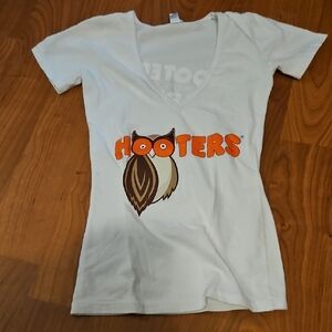 Hooters White Tee with Orange Logo Small